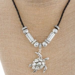 NWT** BOUTIQUE** FUN & UNIQUE TURTLE NECKLACE SET